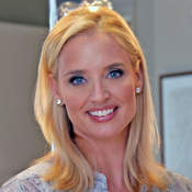 Laurie  Dhue